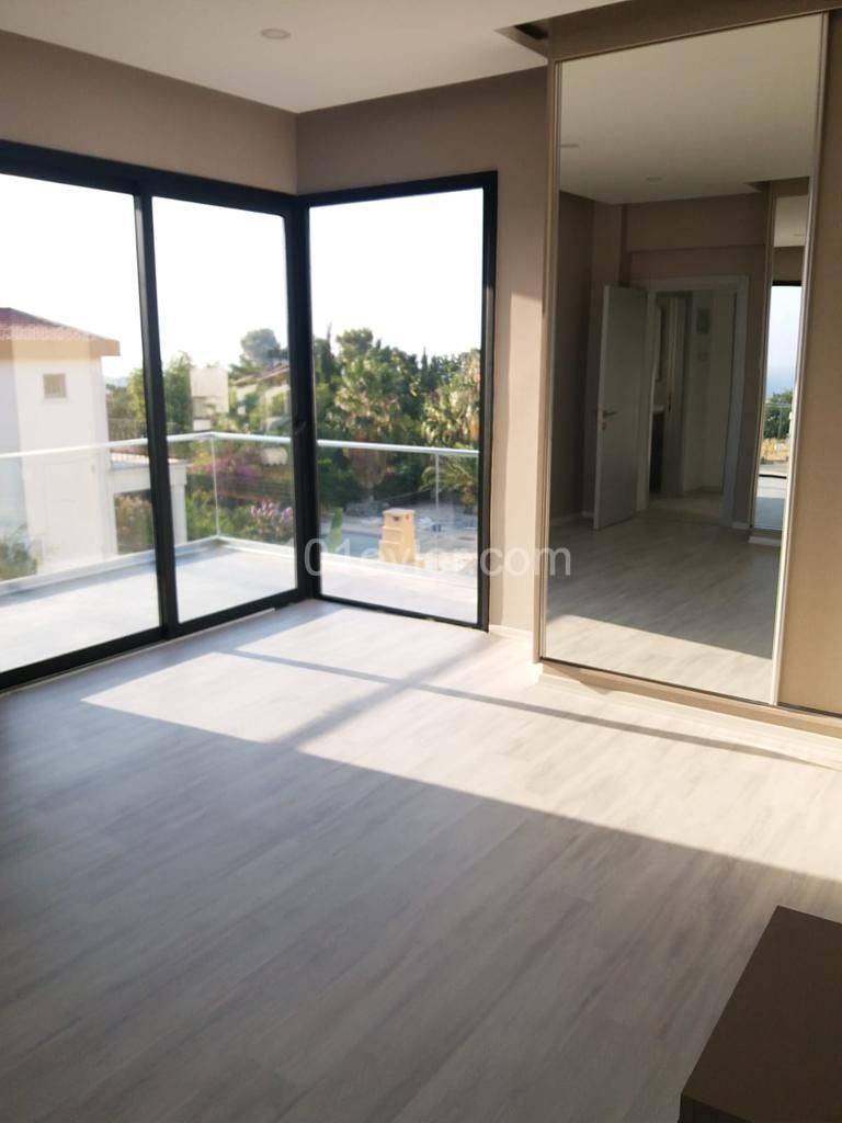 Alsancak / Yeşiltepe'de Muhteşem Lokasyonda , Lüks( 3+1)   185 m2  Özel  HAVUZLU Müstakil  Önü Kesilmez Deniz / Dağ  Manzaralı Villa  +905338432139  - +905428616272