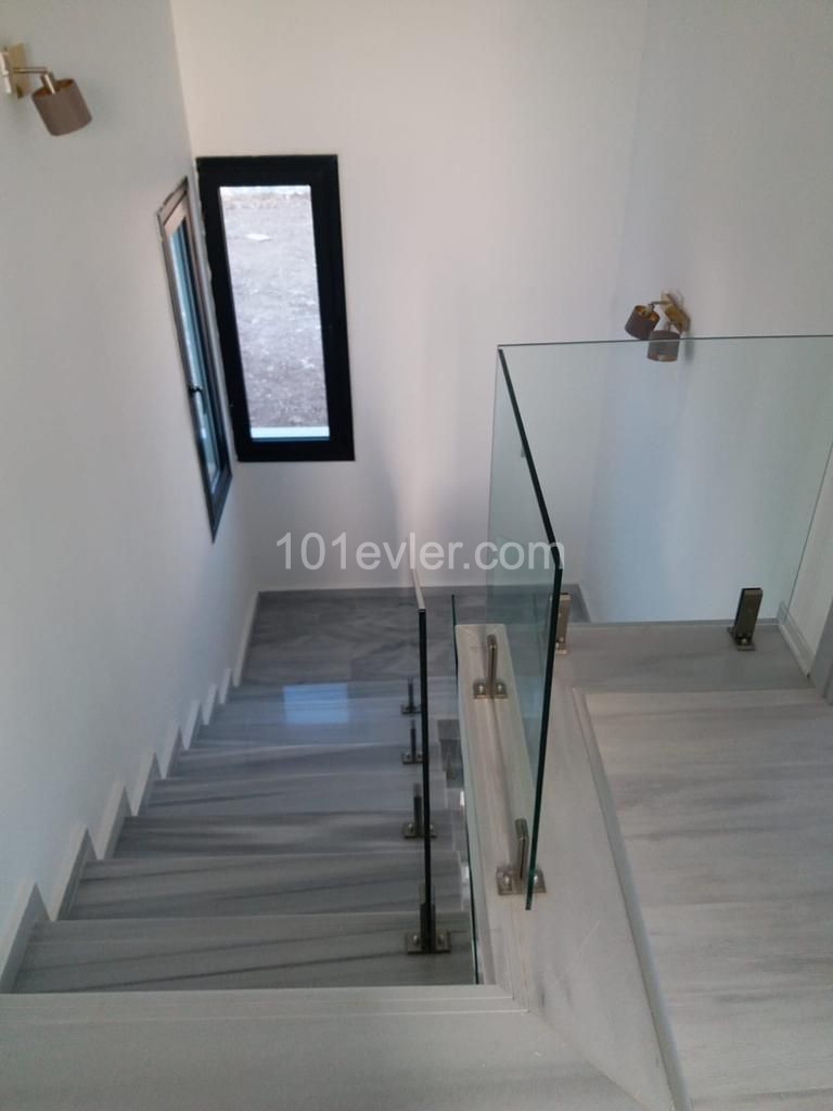 Alsancak / Yeşiltepe'de Muhteşem Lokasyonda , Lüks( 3+1)   185 m2  Özel  HAVUZLU Müstakil  Önü Kesilmez Deniz / Dağ  Manzaralı Villa  +905338432139  - +905428616272