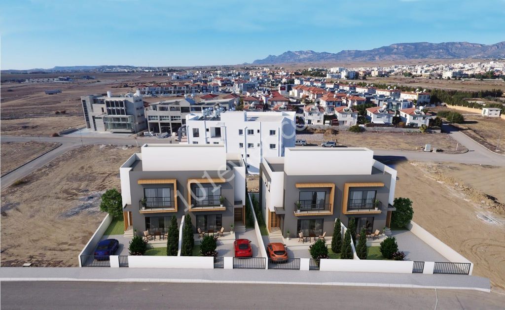 Yenikent 'de  Türk Tapulu 3+1 (203 M2) İkiz Villa