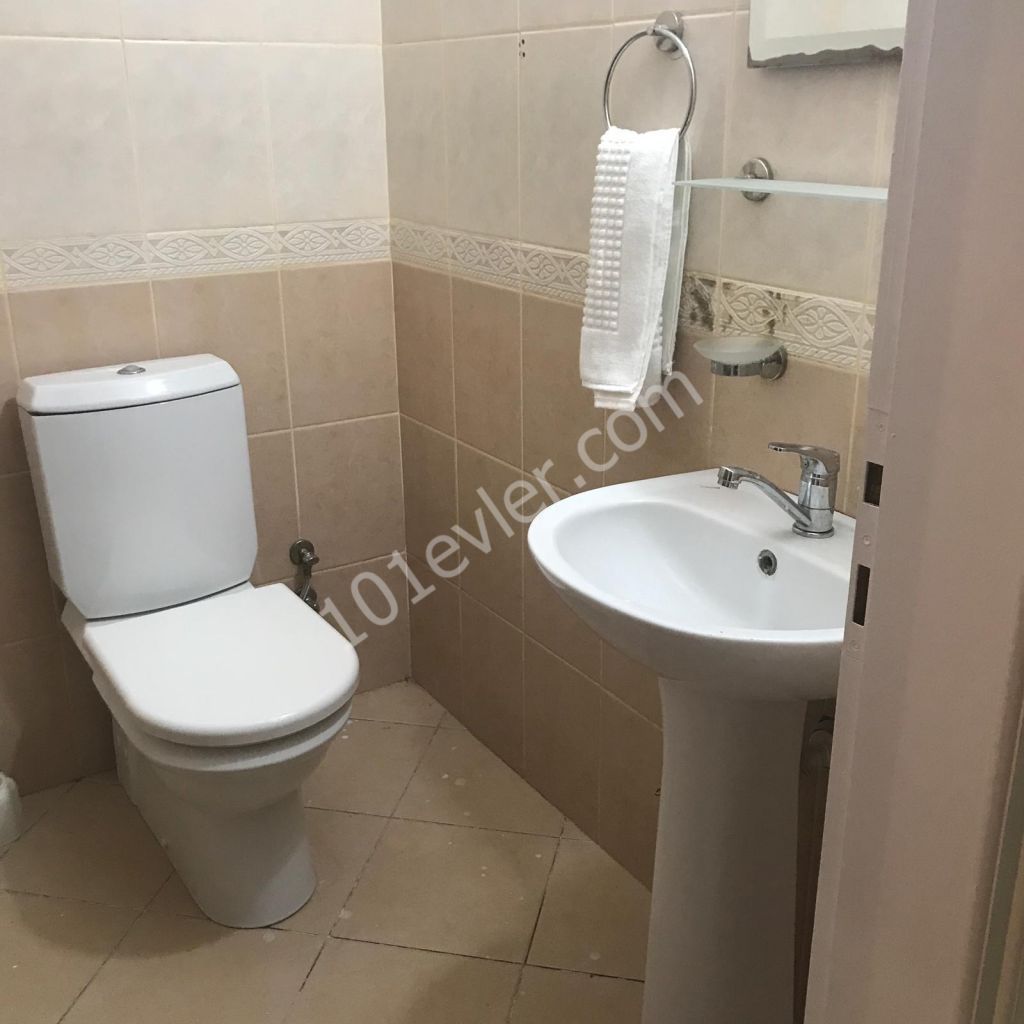 Gönyeli 'de 3+1 Önü Durak Olan , Full Eşyalı 135 m2 Günlük Kiralık Daire