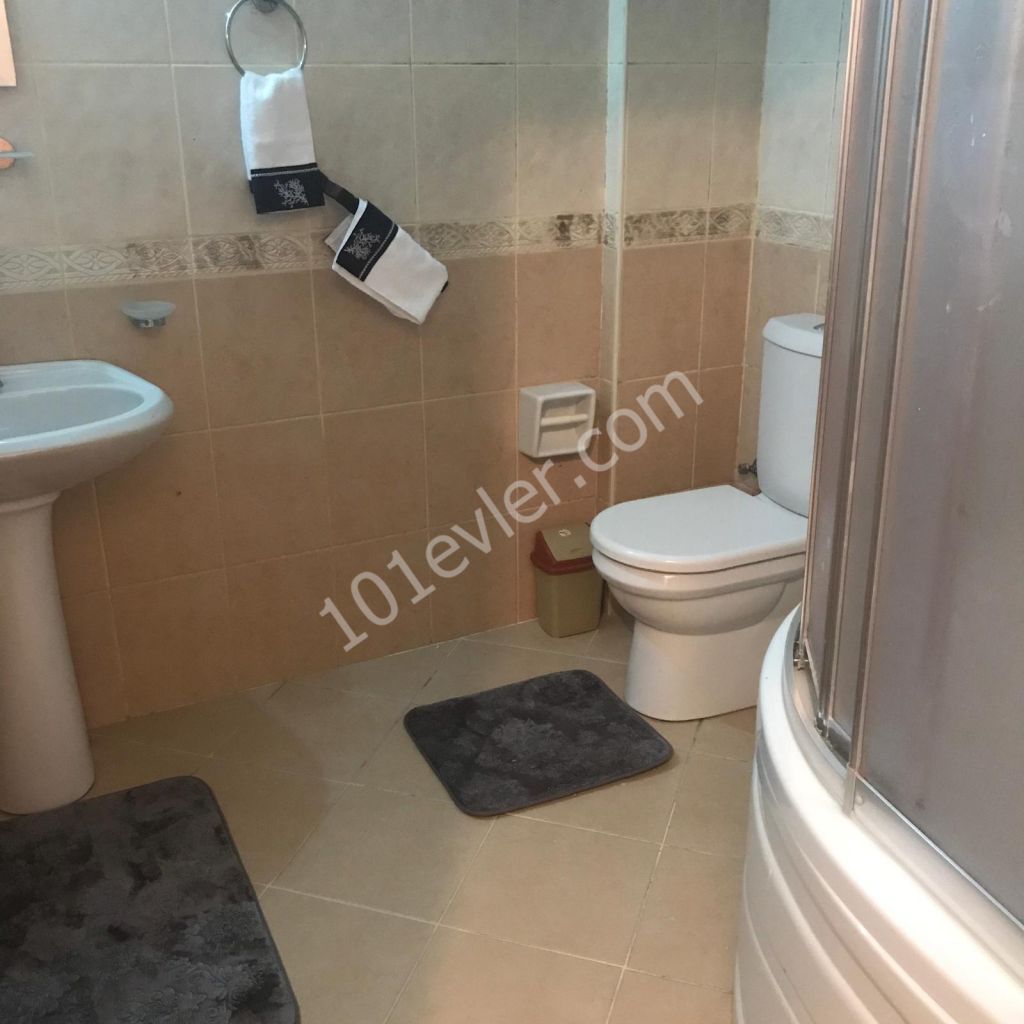 Gönyeli 'de 3+1 Önü Durak Olan , Full Eşyalı 135 m2 Günlük Kiralık Daire