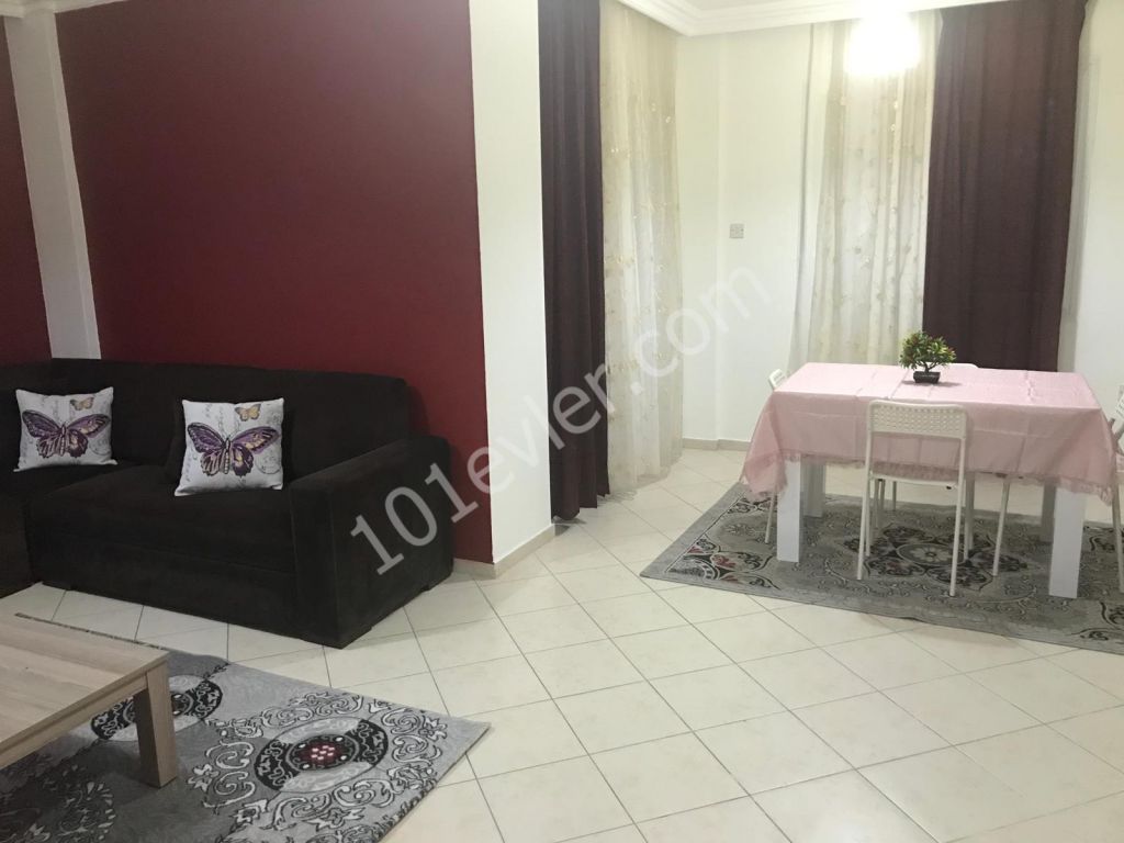 Gönyeli 'de 3+1 Önü Durak Olan , Full Eşyalı 135 m2 Günlük Kiralık Daire