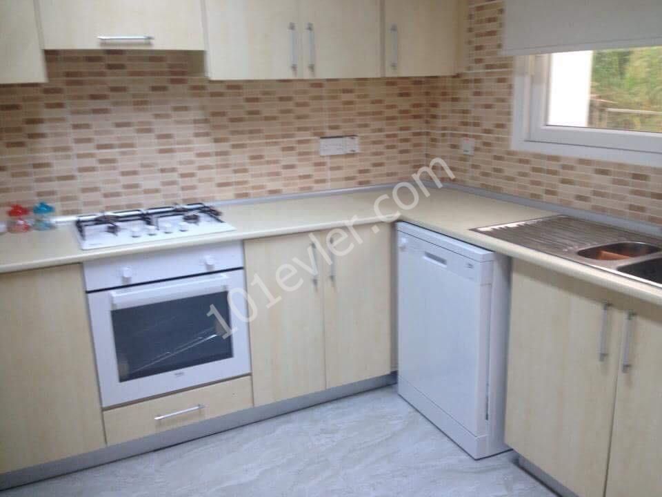 Girne Alsancak'ta ZEMİN Bahçe Ortak Havuz ( 3 Dairenin Kullandığı)  Denize Sıfır Klimalı   2+1 -( 115 m2)Full  Eşyalı Kiralık/ Satılık  Daire KDV YOK