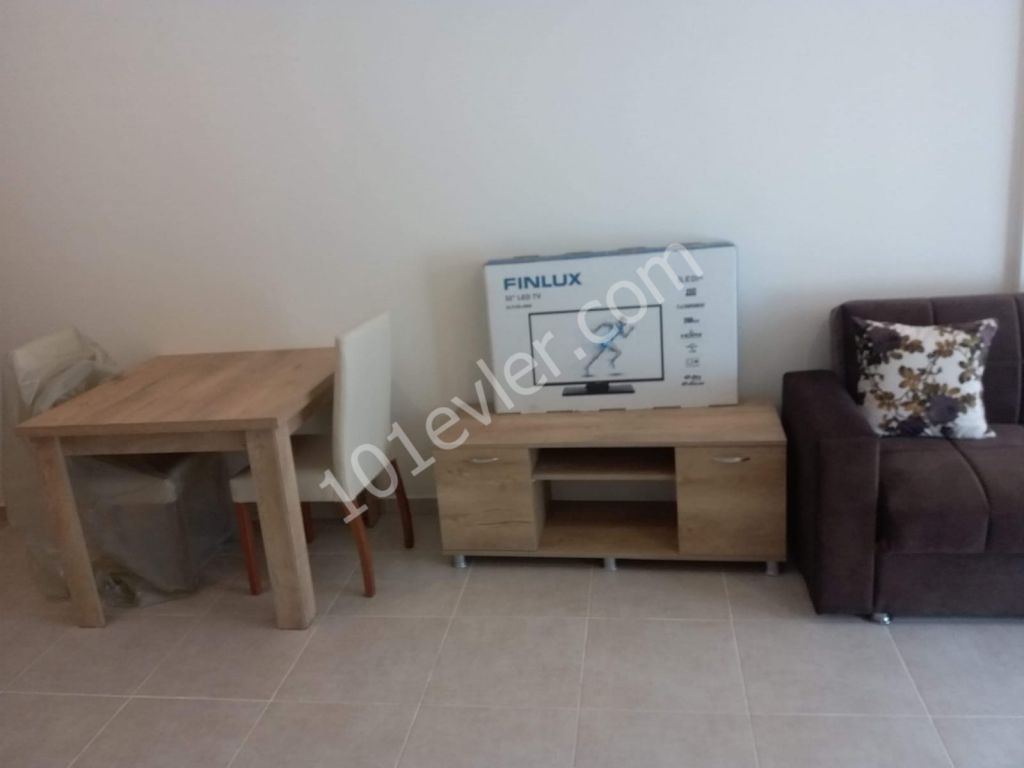 Küçük Kaymaklı'da  2+1 (80m2 ) Yıllık Kiralık Daire