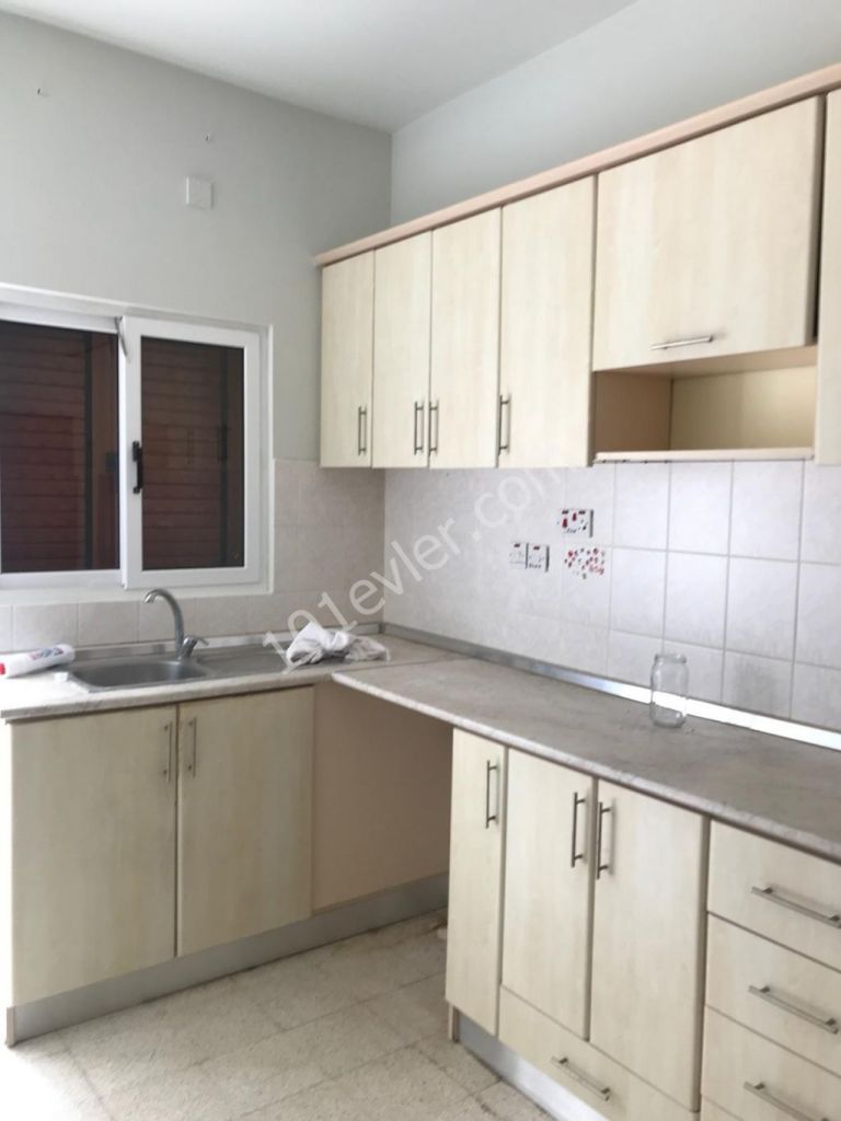 Flat To Rent in Köşklüçiftlik, Nicosia