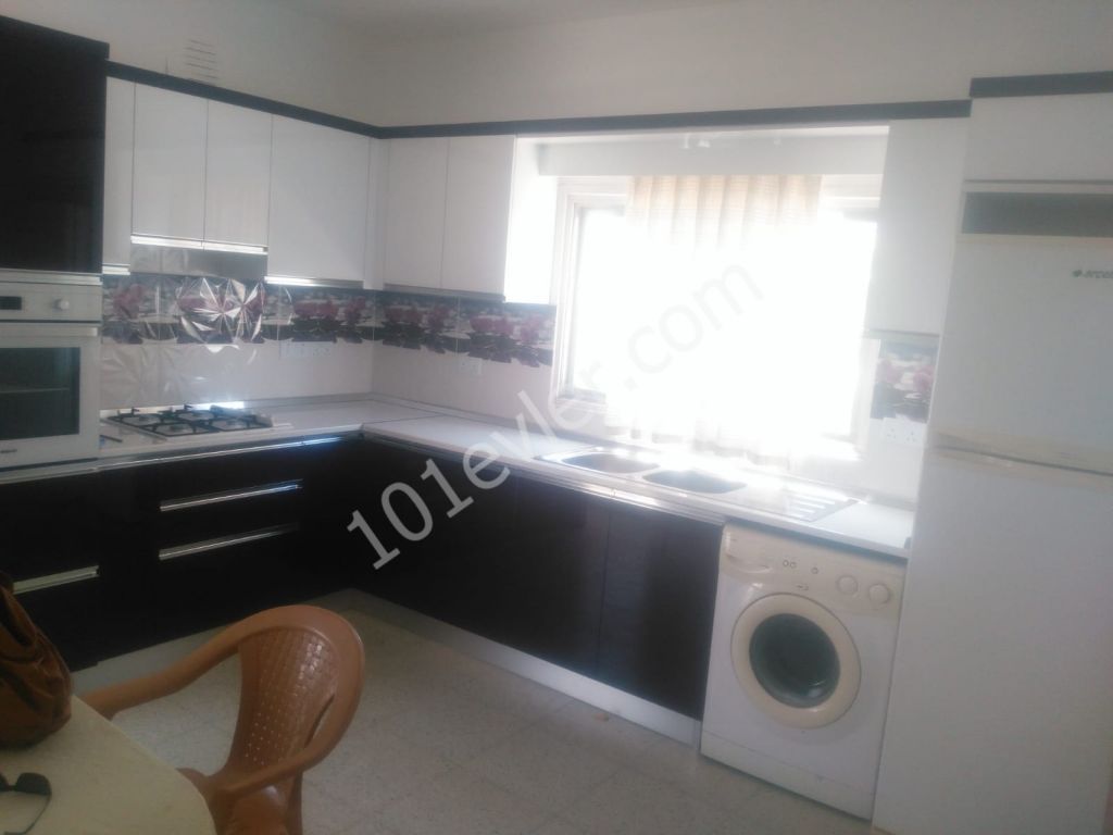 Gönyeli 'de Durakların Dibinde 3+1 (125m2) Öğrenciye Kiralık Daire