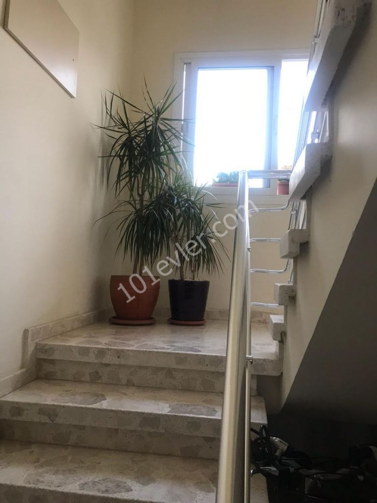 Lefkoşa Kumsal Müthiş Lokasyonda  3+1  Full Eşyalı Satılık Penthouse