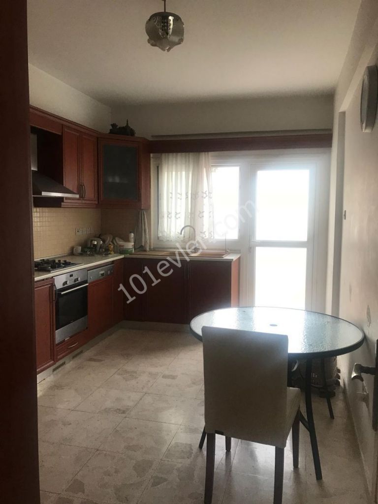 Lefkoşa Kumsal Müthiş Lokasyonda  3+1  Full Eşyalı Satılık Penthouse