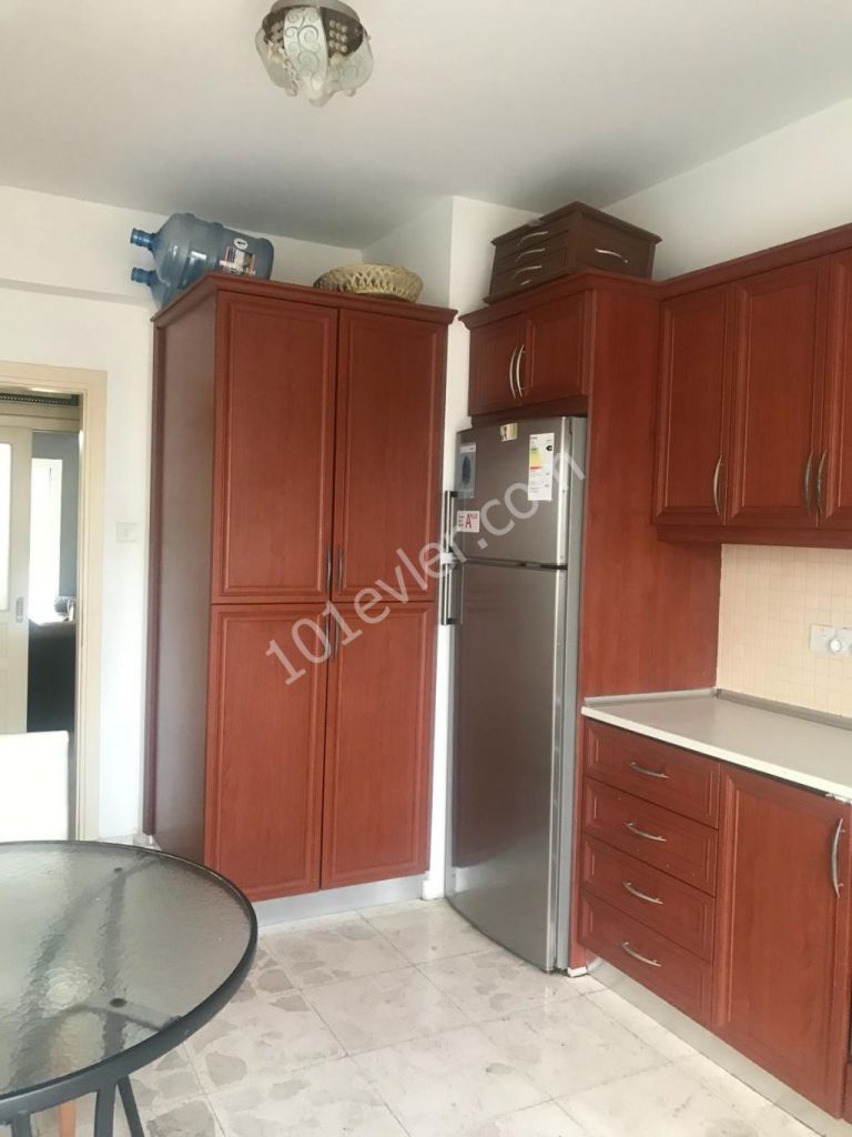 Lefkoşa Kumsal Müthiş Lokasyonda  3+1  Full Eşyalı Satılık Penthouse