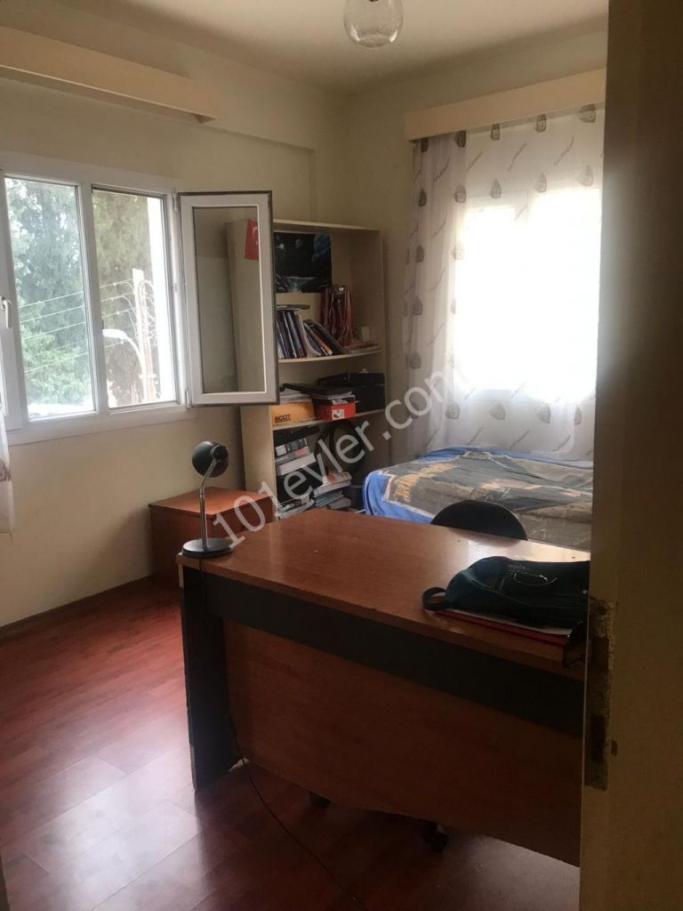 Lefkoşa Kumsal Müthiş Lokasyonda  3+1  Full Eşyalı Satılık Penthouse