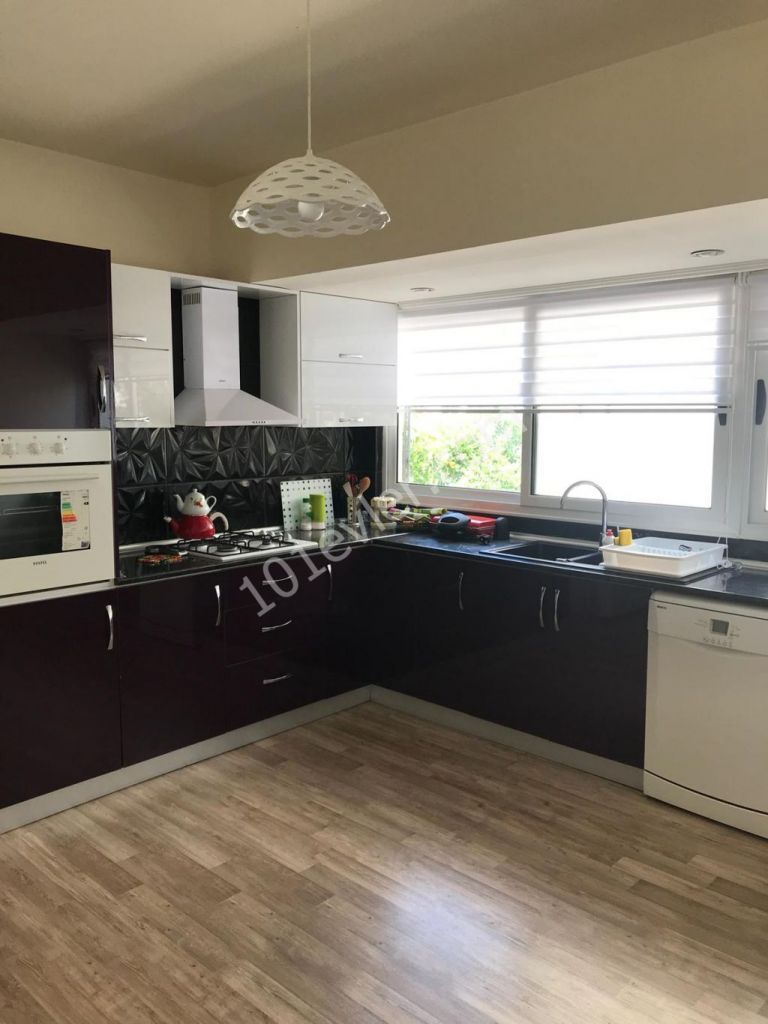 Köşklüçiftlik Dereboyu'nda Lux 3+2  Full Eşyalı Daire (185 m2)-İşyeri veya Konut için uygun