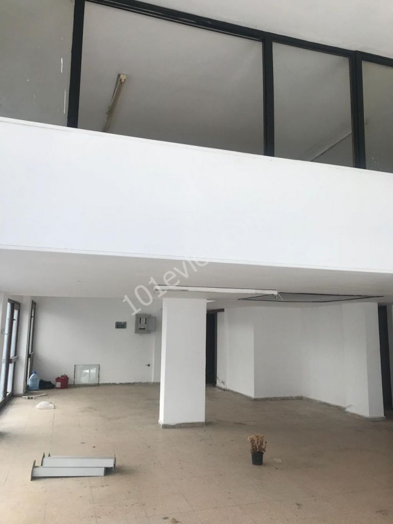 350 m2 3 Etagen( mit Keller) Arbeitsplatz in der Stadtmauer - Saray ** 