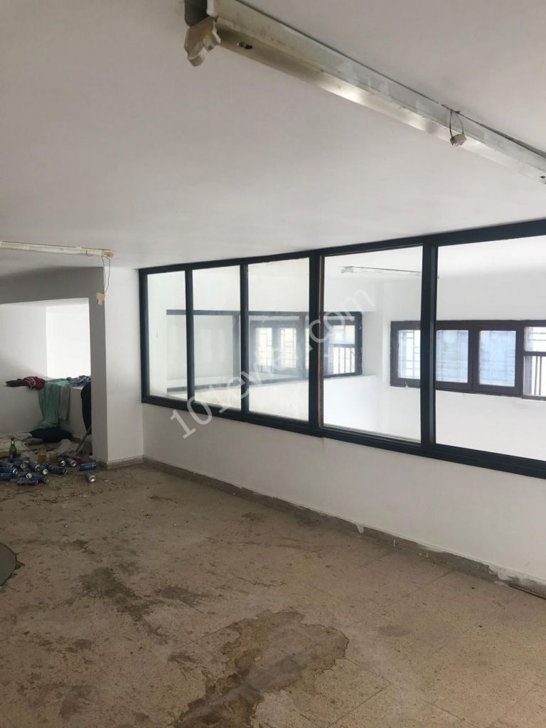 350 m2 3 Etagen( mit Keller) Arbeitsplatz in der Stadtmauer - Saray ** 