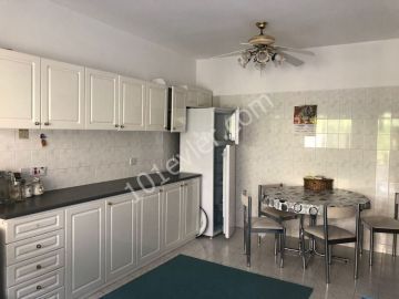 Dereboyu/ Köşklüçiftlik'te  Zemin Kat 130 m2 3+1 Daire