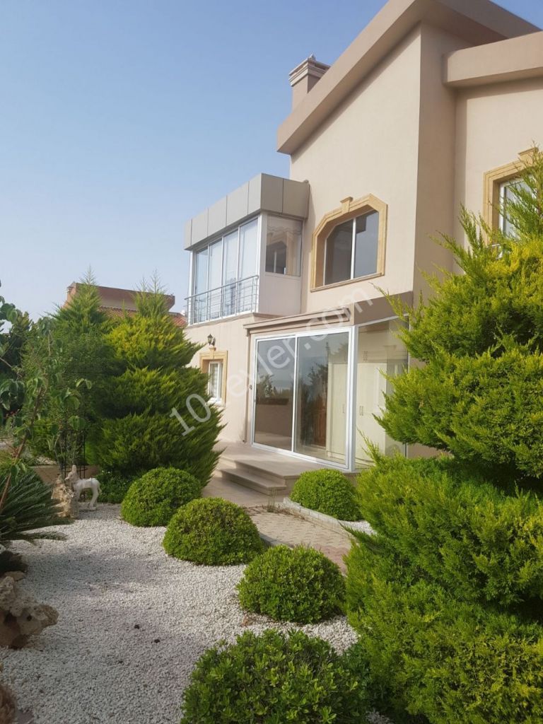 Muhteşem Dağ ve Deniz Manzaralı Günlük Kiralık Villa