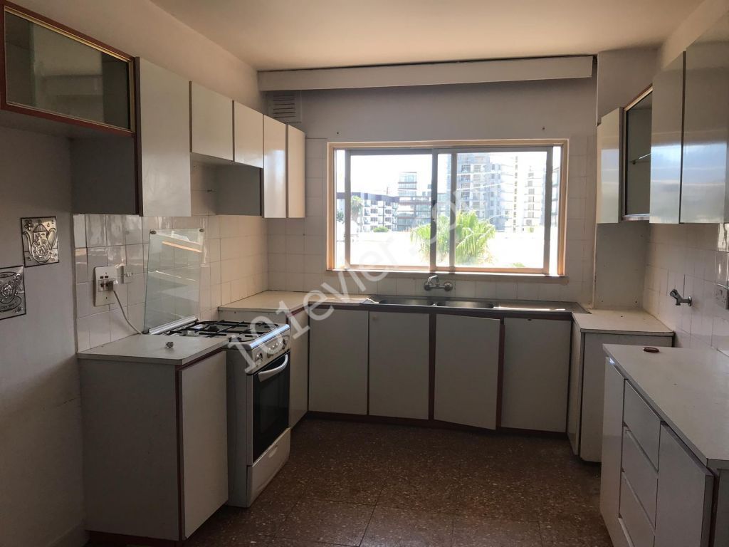 Girne Merkez'de 3+1 Dublex Penthouse AYLIK  Ödeme