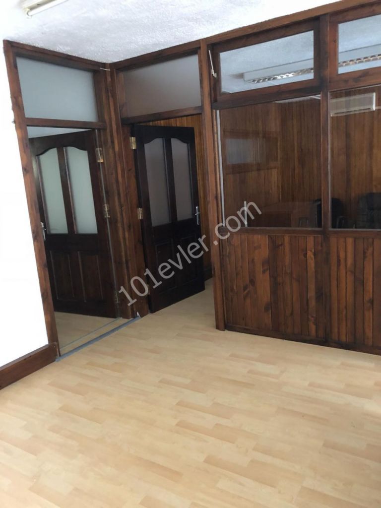 Lefkoşa Surlar İçi Kiralik Ofis  Aylik Ödeme Mükemmel Lokasyon (05338404227)