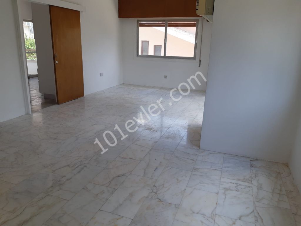 Dereboyu'nda 3+2 180m2 1. Kat Eşyasız Kiralık Daire ( konut / ofis)