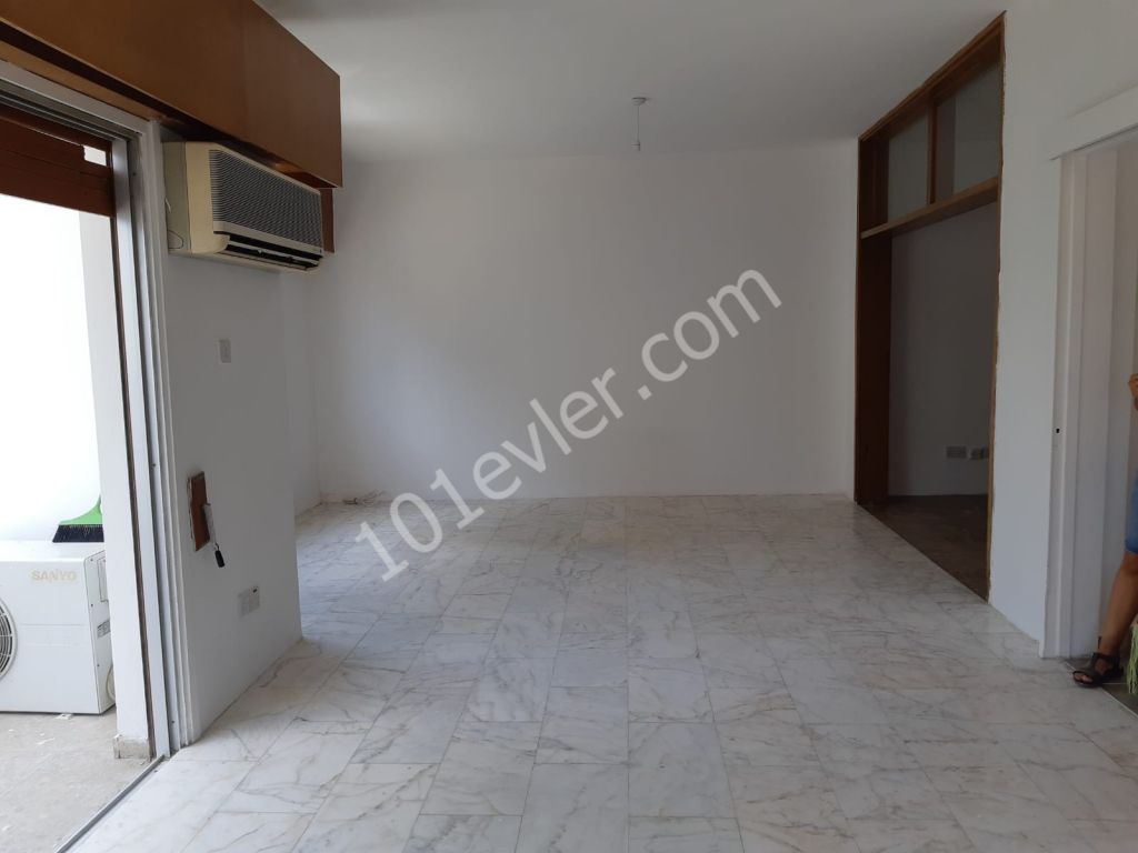 Dereboyu'nda 3+2 180m2 1. Kat Eşyasız Kiralık Daire ( konut / ofis)