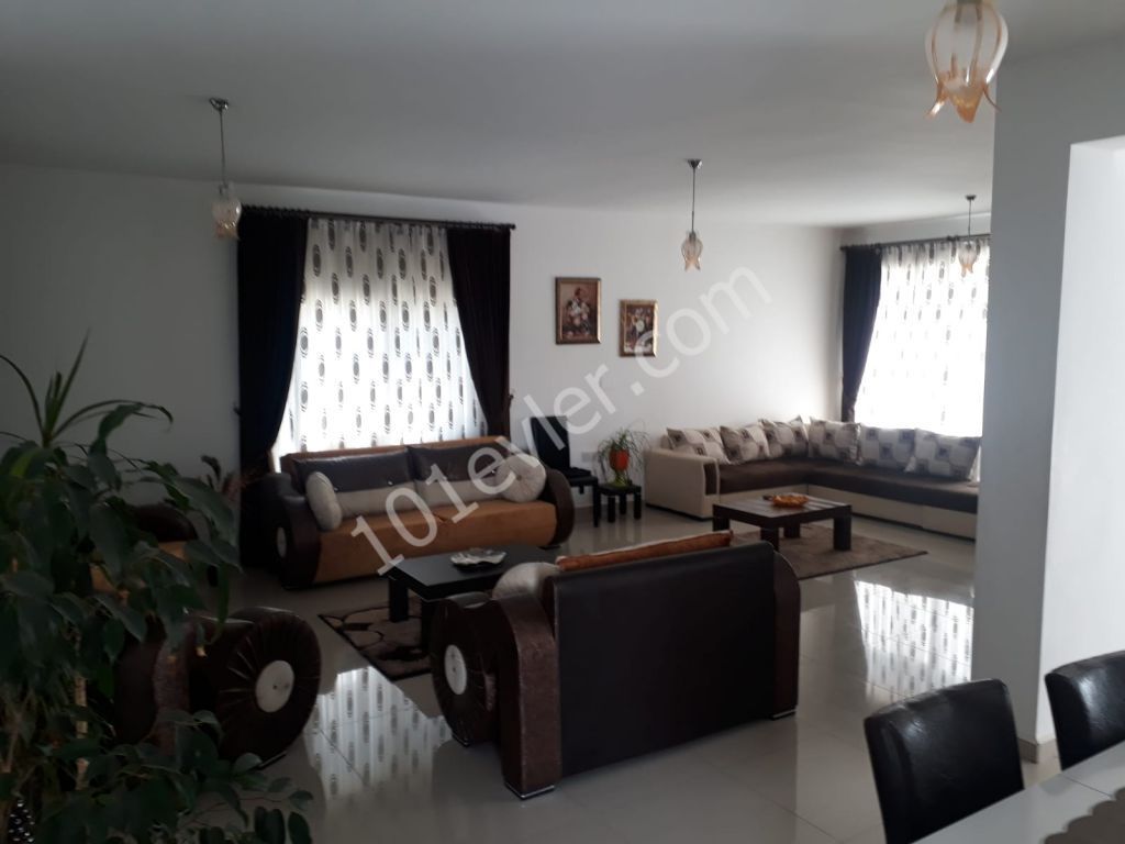 Villa For Sale in Güzelyurt Merkez, Guzelyurt