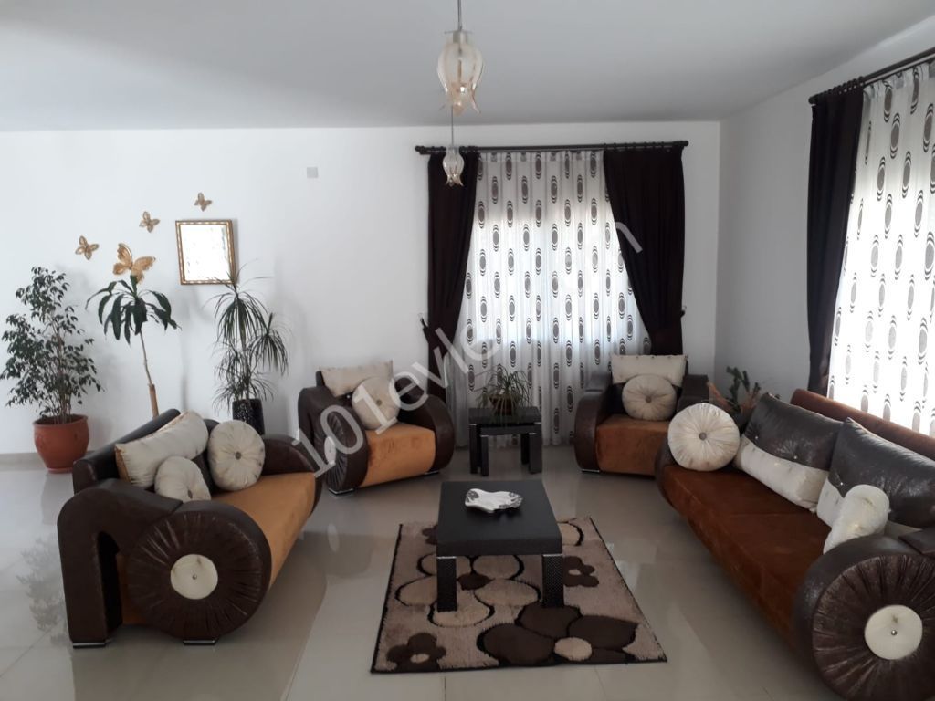 Villa For Sale in Güzelyurt Merkez, Guzelyurt