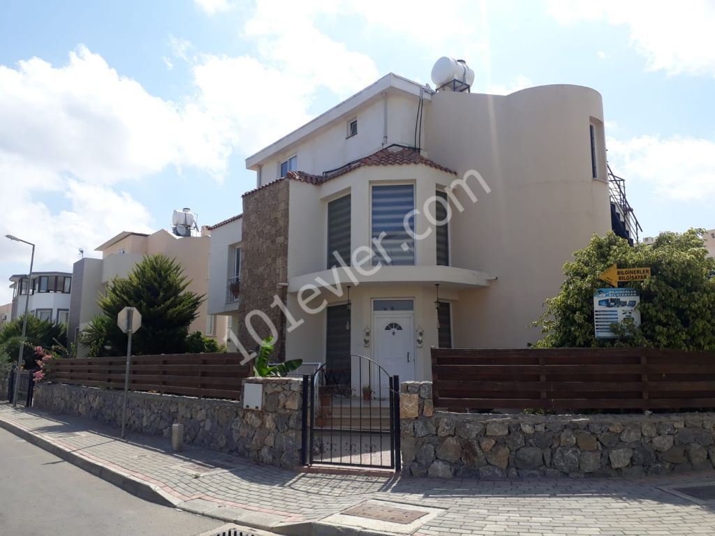 Villa For Sale in Güzelyurt Merkez, Guzelyurt