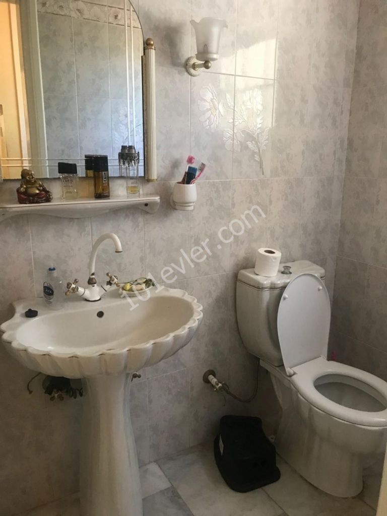 Yenikent'te Havuzlu 2 Arsa İçinde (500m2) 4+4 Villa 