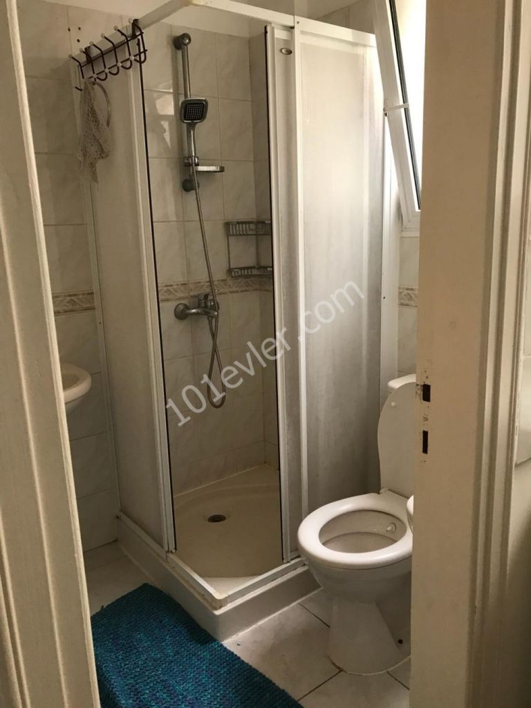 Köşklüçiftlik'de (150m2)  3+1 Sadece Kız Öğrencilere Ve Bayanlara Kiralık Daire( 350 STG karşılığı TL olabilir)