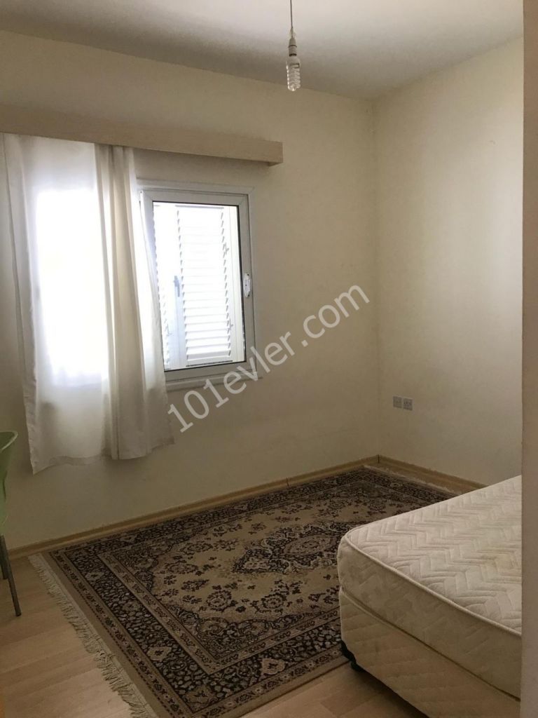 Köşklüçiftlik'de (150m2)  3+1 Sadece Kız Öğrencilere Ve Bayanlara Kiralık Daire( 350 STG karşılığı TL olabilir)