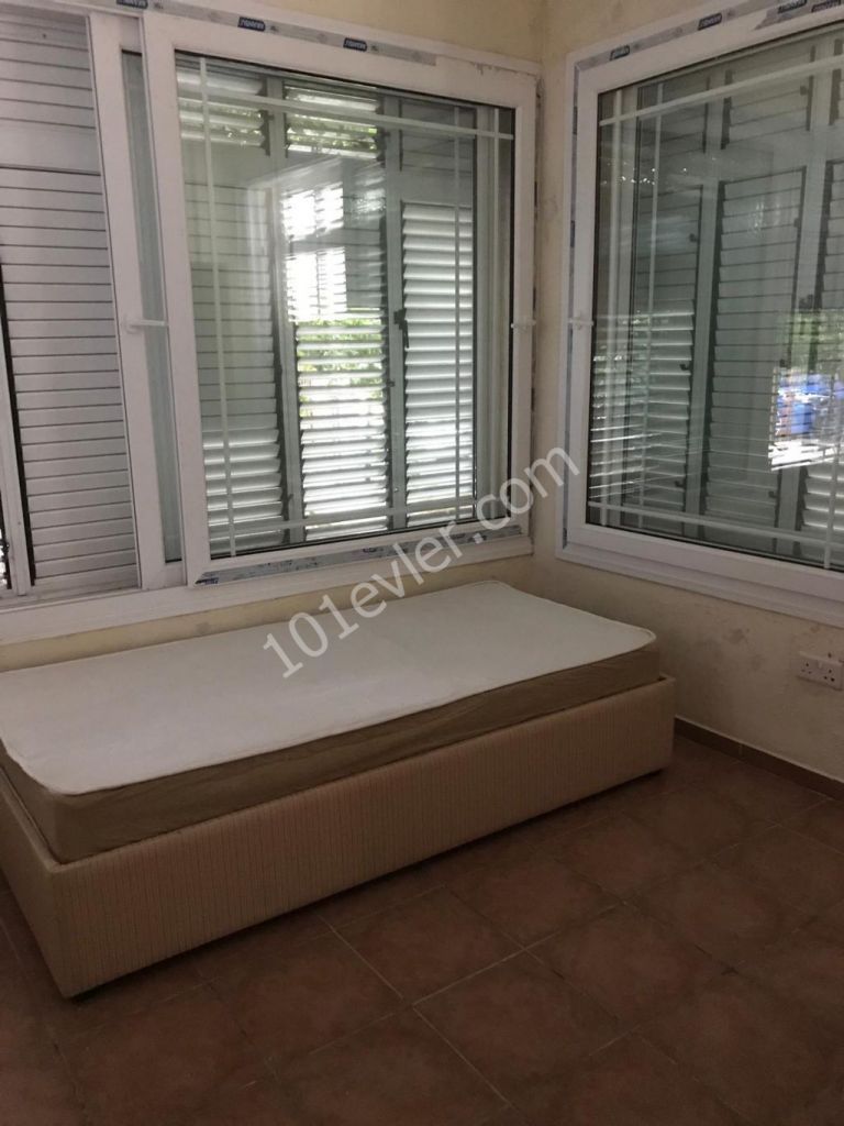 Alsancak'ta 4+1 (200m2) Müstakil Villa 