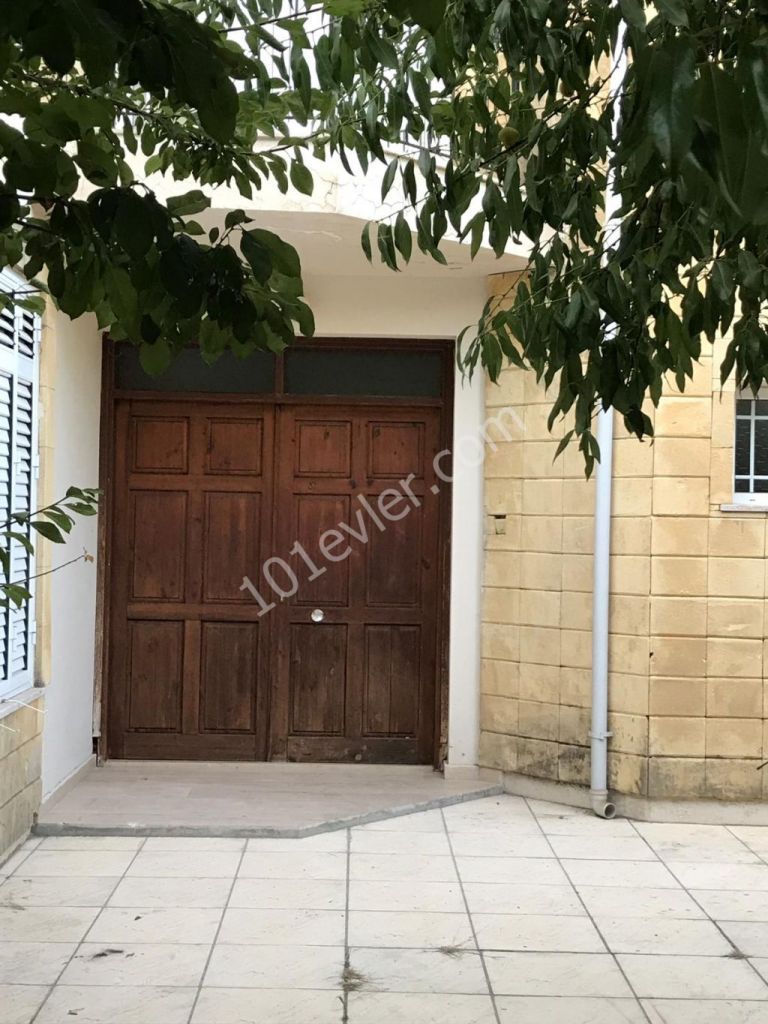 Alsancak'ta 4+1 (200m2) Müstakil Villa 