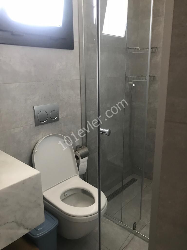 Girne Merkez'de Ultra  Lux Full Eşyalı 1+1 Kiralık Daire ( Daire İçi ve Apartman Temizliği Aidatı  Dahil)