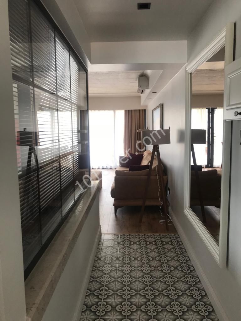 Girne Merkez'de Ultra  Lux Full Eşyalı 1+1 Kiralık Daire ( Daire İçi ve Apartman Temizliği Aidatı  Dahil)