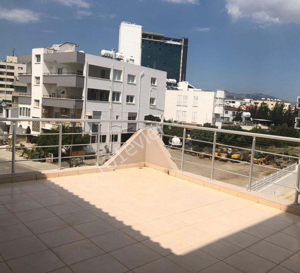 Gönyeli'de  Durakların Dibinde  Eşyalı 2+1 (100m2) Kiralık Penthouse   18 Hazirandan sonra müsait