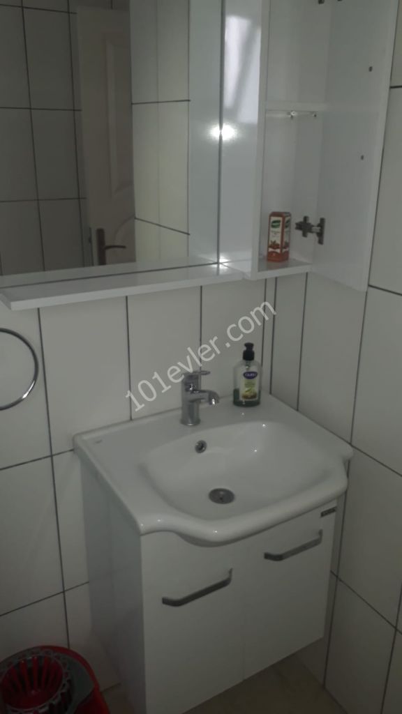 Girne Dikmen'de Full Eşyalı 2+1 Öğrenciye Kiralık Daire- Durak Dibi