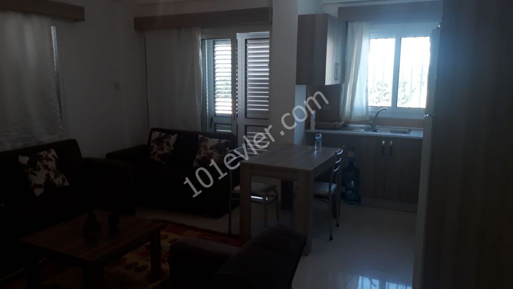 Girne Dikmen'de Full Eşyalı 2+1 Öğrenciye Kiralık Daire- Durak Dibi