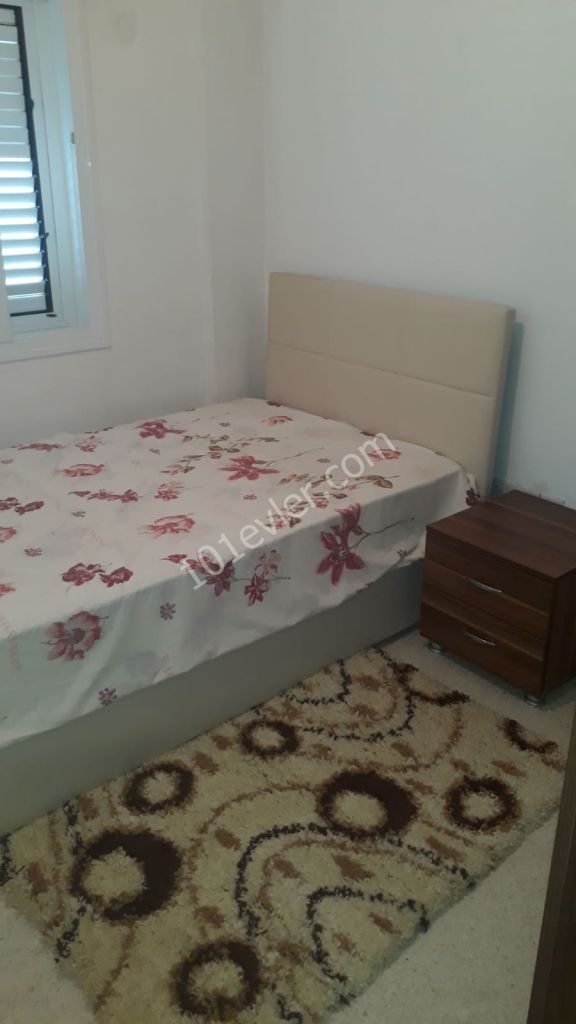 Girne Dikmen'de Full Eşyalı 2+1 Öğrenciye Kiralık Daire- Durak Dibi