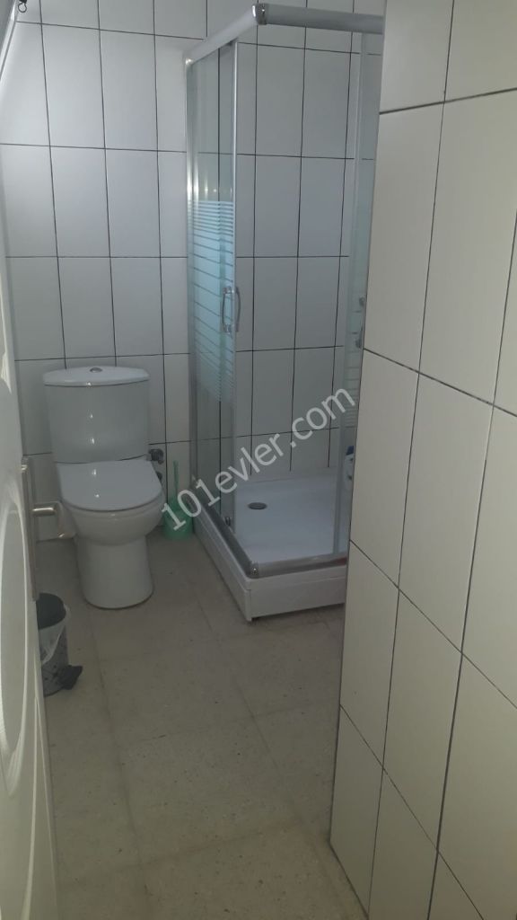 Girne Dikmen'de Full Eşyalı 2+1 Öğrenciye Kiralık Daire- Durak Dibi