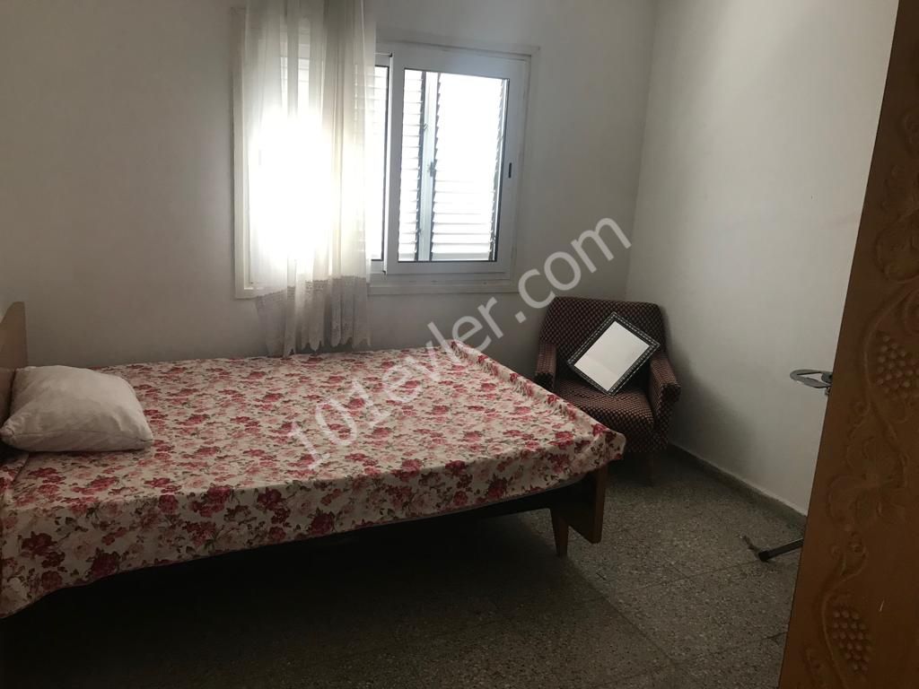 Göçmenköy'de Önde Ve Arkada Bahçeli Eşyalı Kiralık Villa 