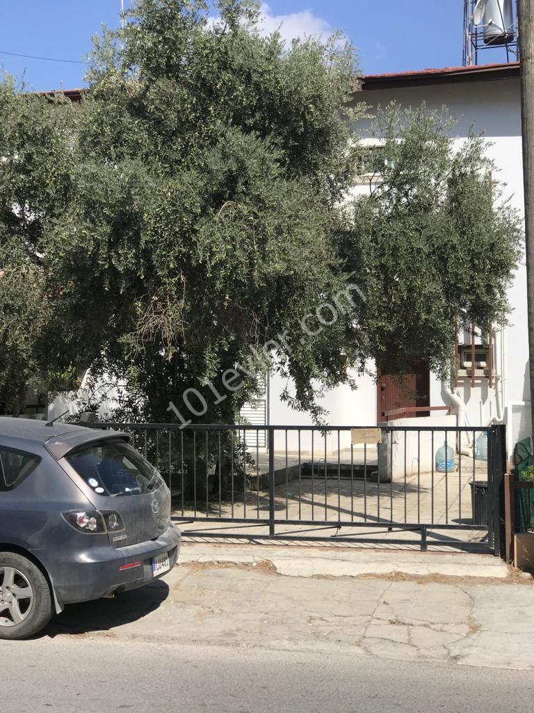 Göçmenköy'de Önde Ve Arkada Bahçeli Eşyalı Kiralık Villa 