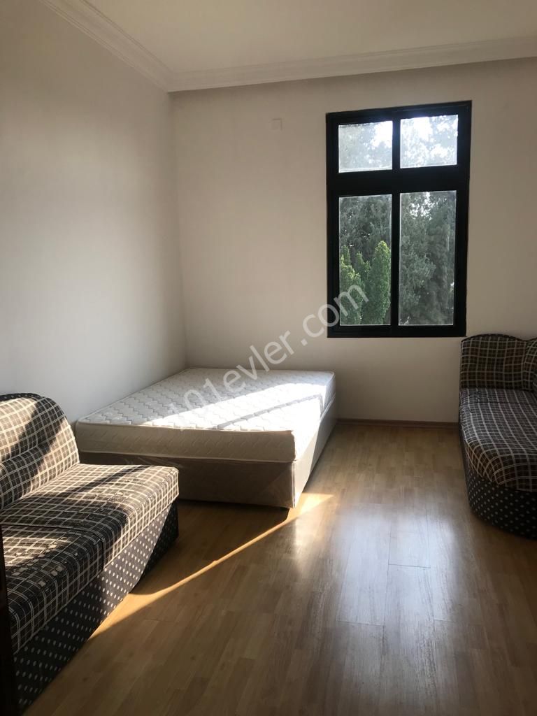 Kumsal'da Dereboyu ve Merit Hotele Yürüme Mesafesinde( 2+1) 140m2 Geniş Full Eşyalı Durakların Dibinde Kiralık Daire