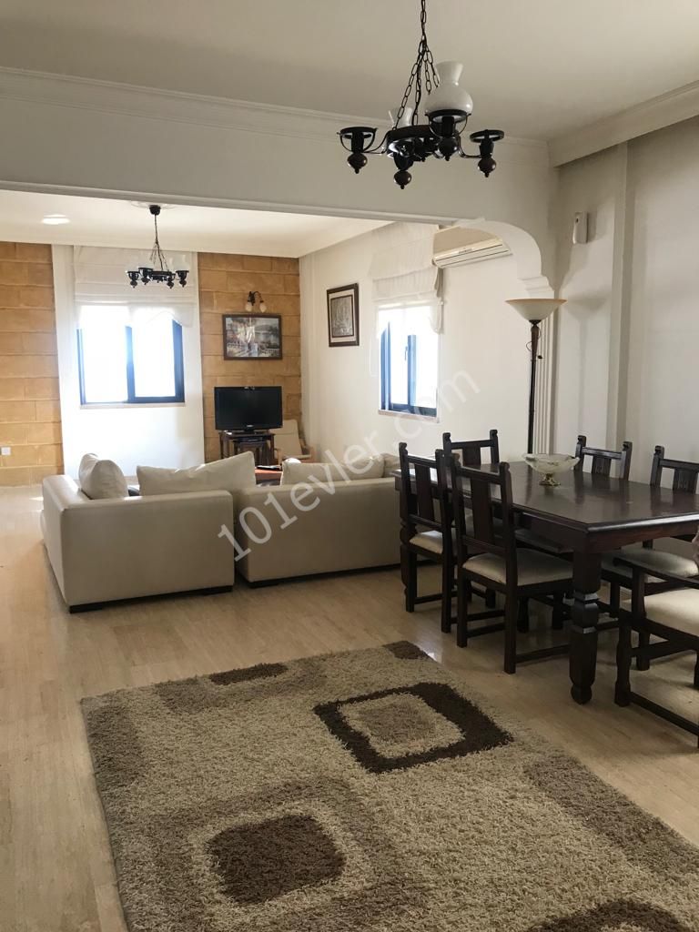 Kumsal'da Dereboyu ve Merit Hotele Yürüme Mesafesinde( 2+1) 140m2 Geniş Full Eşyalı Durakların Dibinde Kiralık Daire