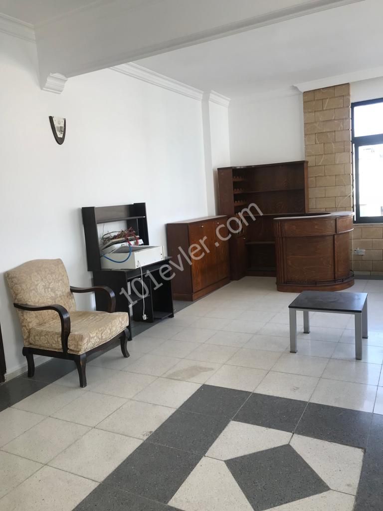 Kumsal'da Dereboyu ve Merit Hotele Yürüme Mesafesinde( 2+1) 140m2 Geniş Full Eşyalı Durakların Dibinde Kiralık Daire