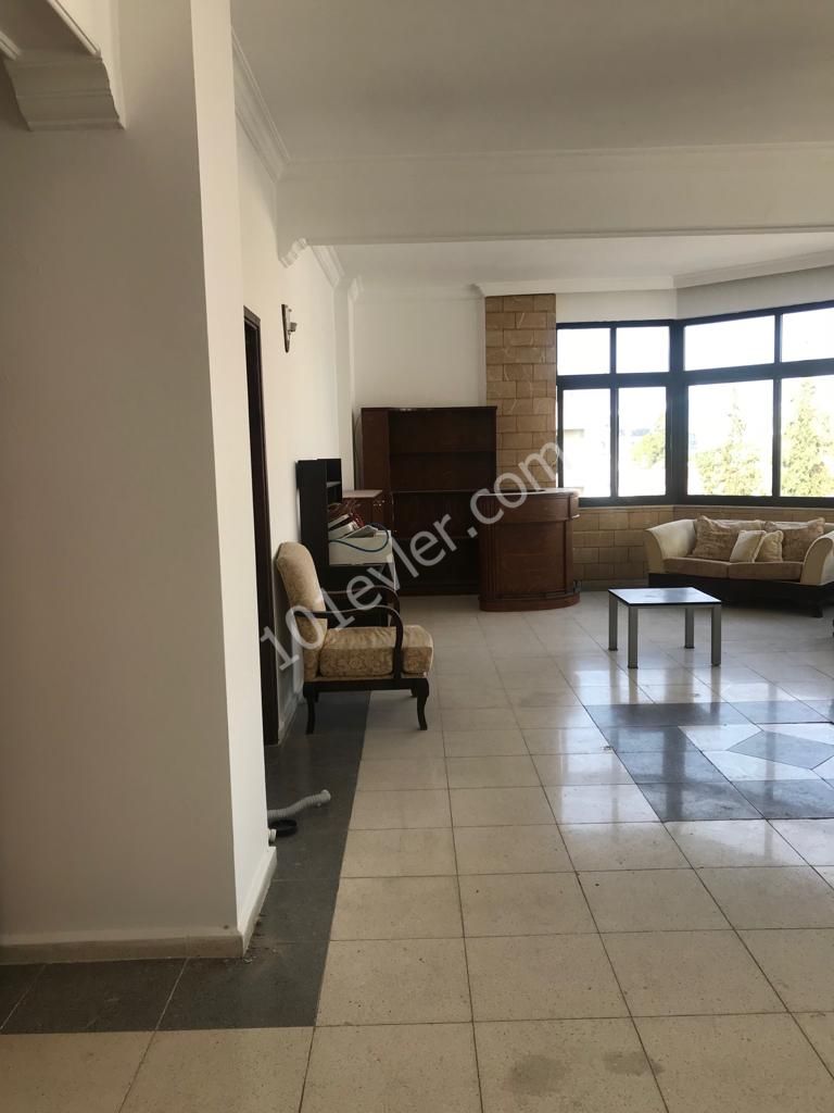 Kumsal'da Dereboyu ve Merit Hotele Yürüme Mesafesinde( 2+1) 140m2 Geniş Full Eşyalı Durakların Dibinde Kiralık Daire