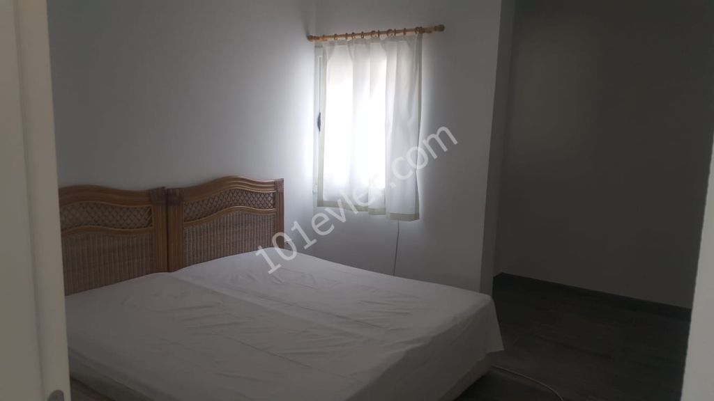 Girne Alsancak'ta 3+1 (140m2) Mükemmel Dağ Ve Deniz Manzaralı Alsancak Merit Hotellere Yürüyüş Mesafesinde Full Eşyalı Aylık ödemeli Daire Kiralıktır