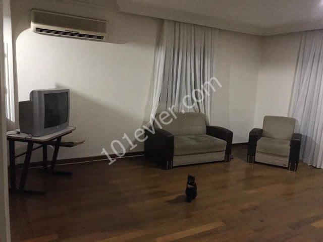 Dereboyu - Köşklüçiftlik'te  Merkezi Konumda 2+1 Kiralık Penthouse