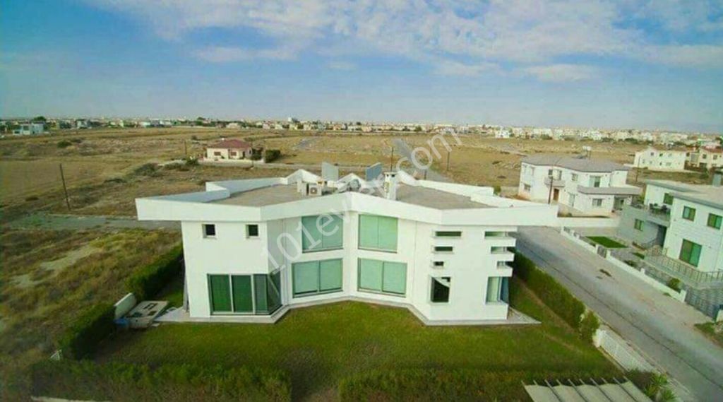 A 330 m2 Villa Offering an ULTRA LUX Living Opportunity in Famagusta! +90 542 861 62 72 - +90 533 843 21 39 ( Fatoş) Is Open For Exchange With a Villa With A View In the Kyrenia Region ** 