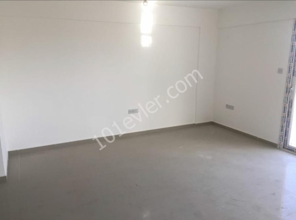 Gİrne Merkez'de Okullar Bölgesinde Asansörlü 3+1 120m2 Kiralık Eşyasız Daire 