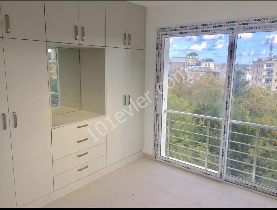 Gİrne Merkez'de Okullar Bölgesinde Asansörlü 3+1 120m2 Kiralık Eşyasız Daire 