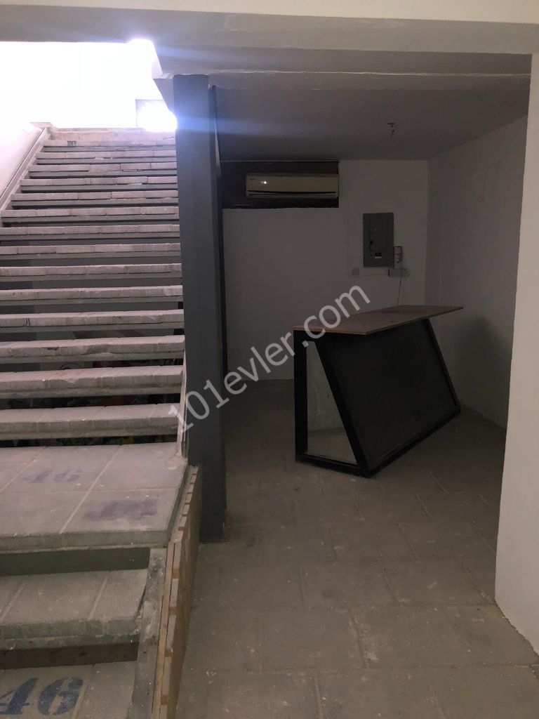 Dereboyunda Ana Cadde Üzerinde  Çember Üzerinde  250 m2 Kiralık 3 Katlı İşyeri